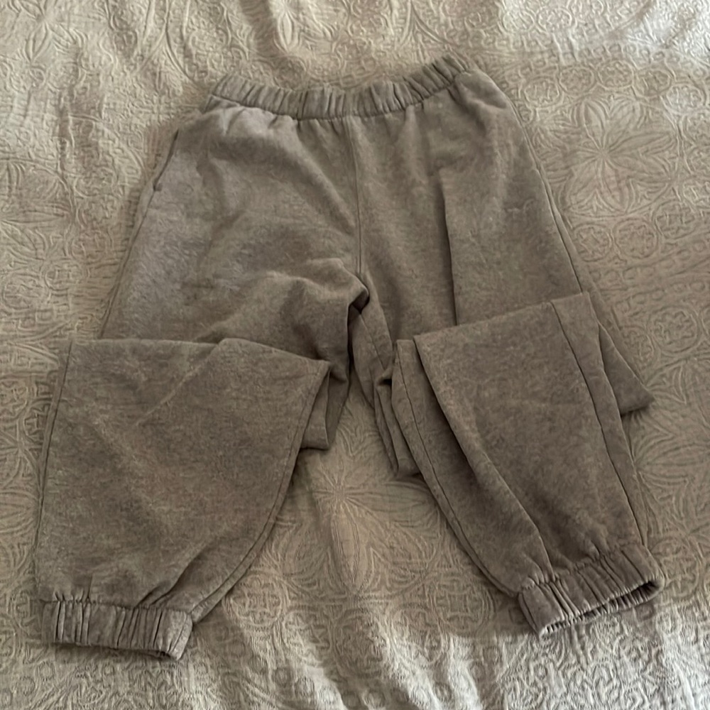 Gray mid rise sweatpants
